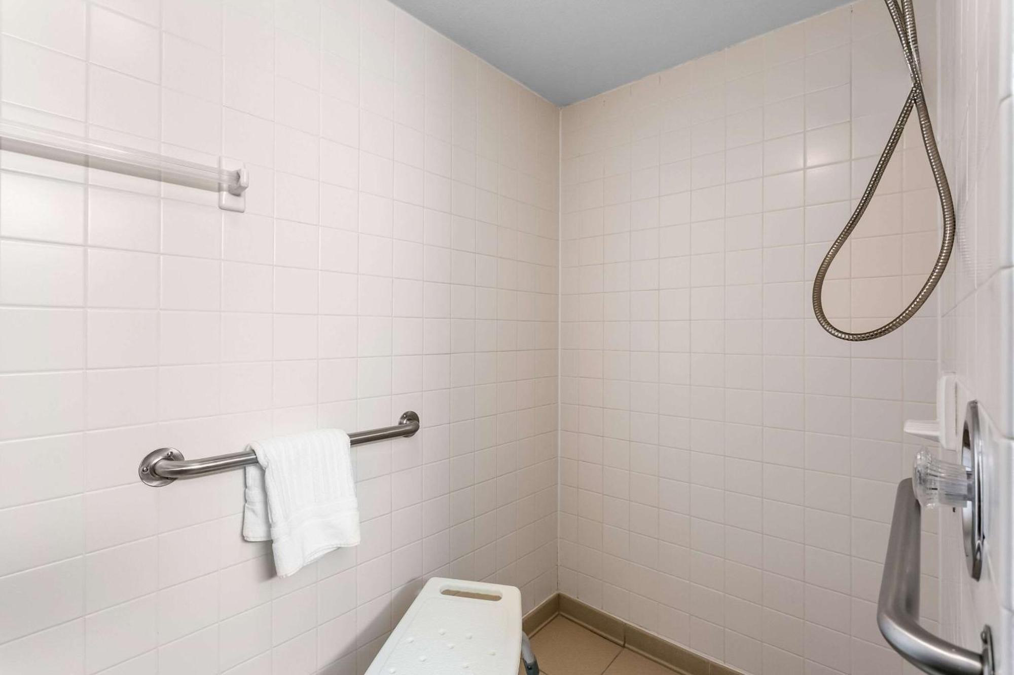 Comfort Inn Red Horse Фредерик Экстерьер фото