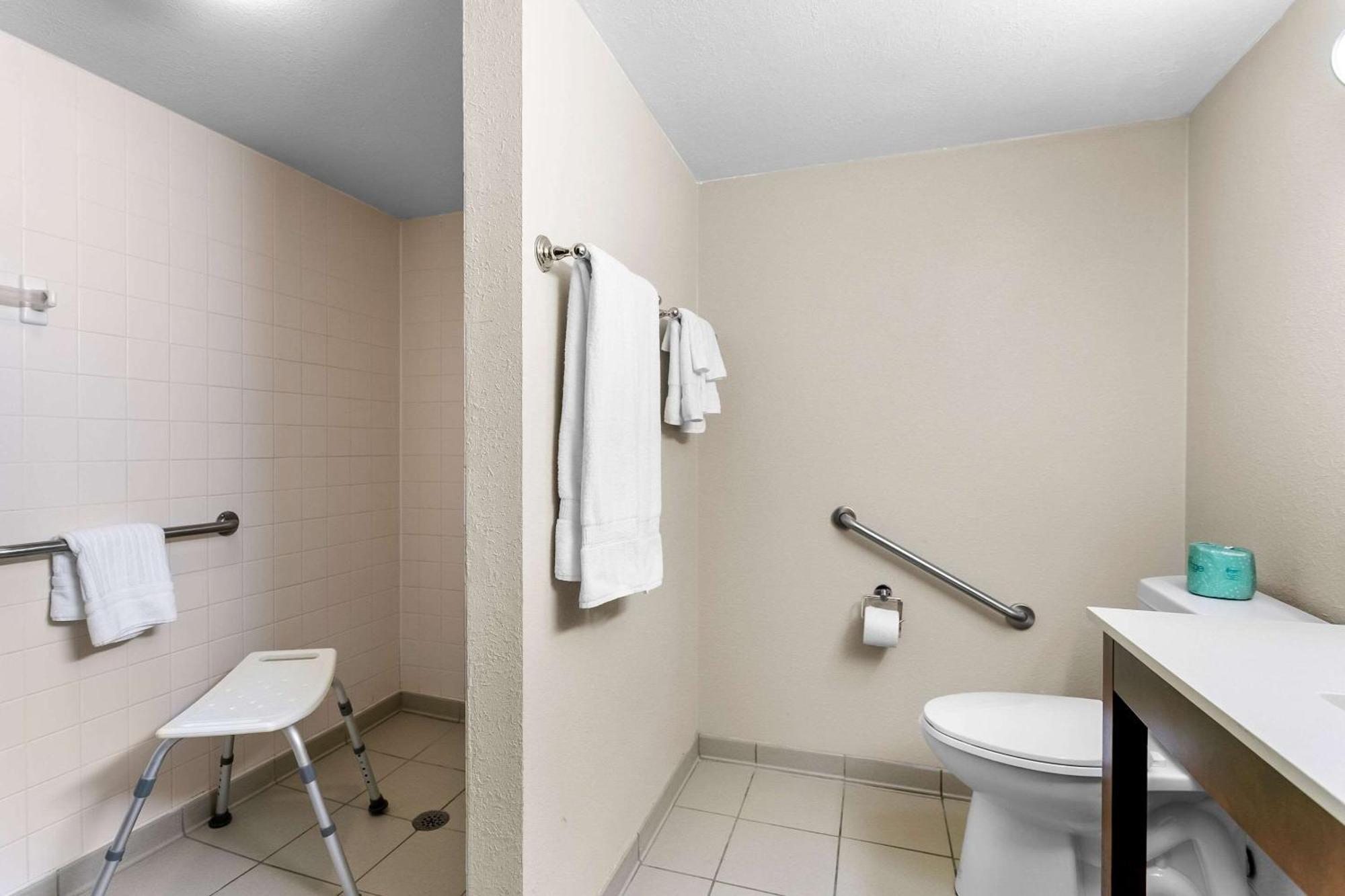 Comfort Inn Red Horse Фредерик Экстерьер фото
