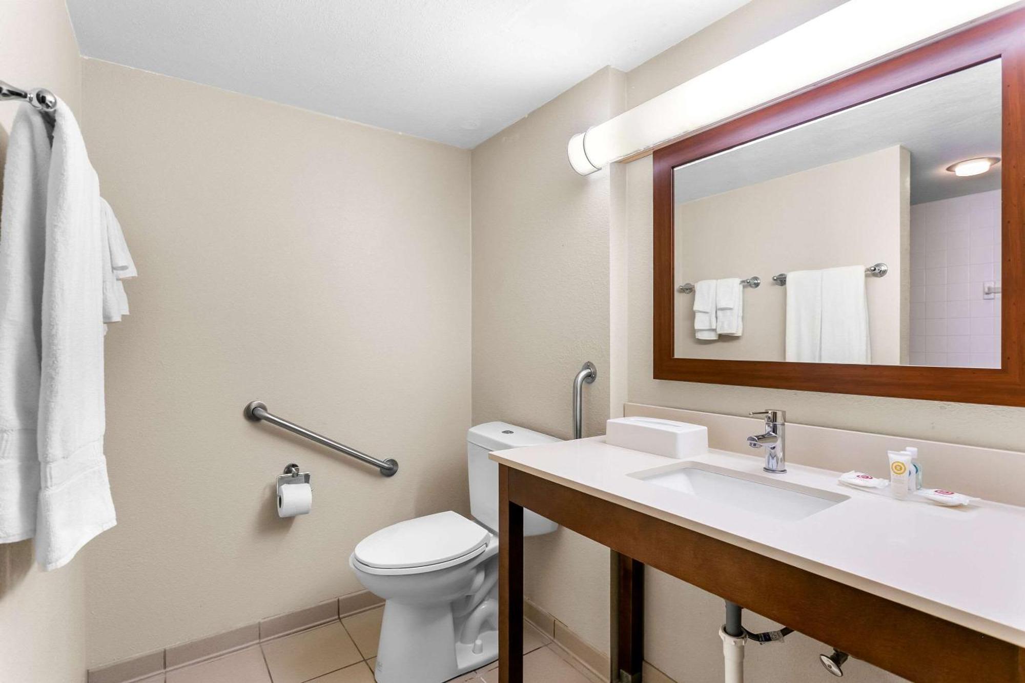 Comfort Inn Red Horse Фредерик Экстерьер фото