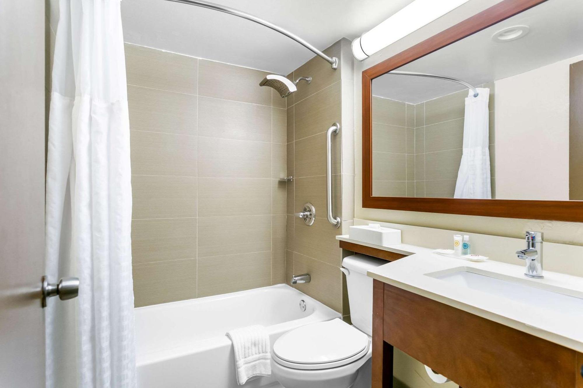 Comfort Inn Red Horse Фредерик Экстерьер фото